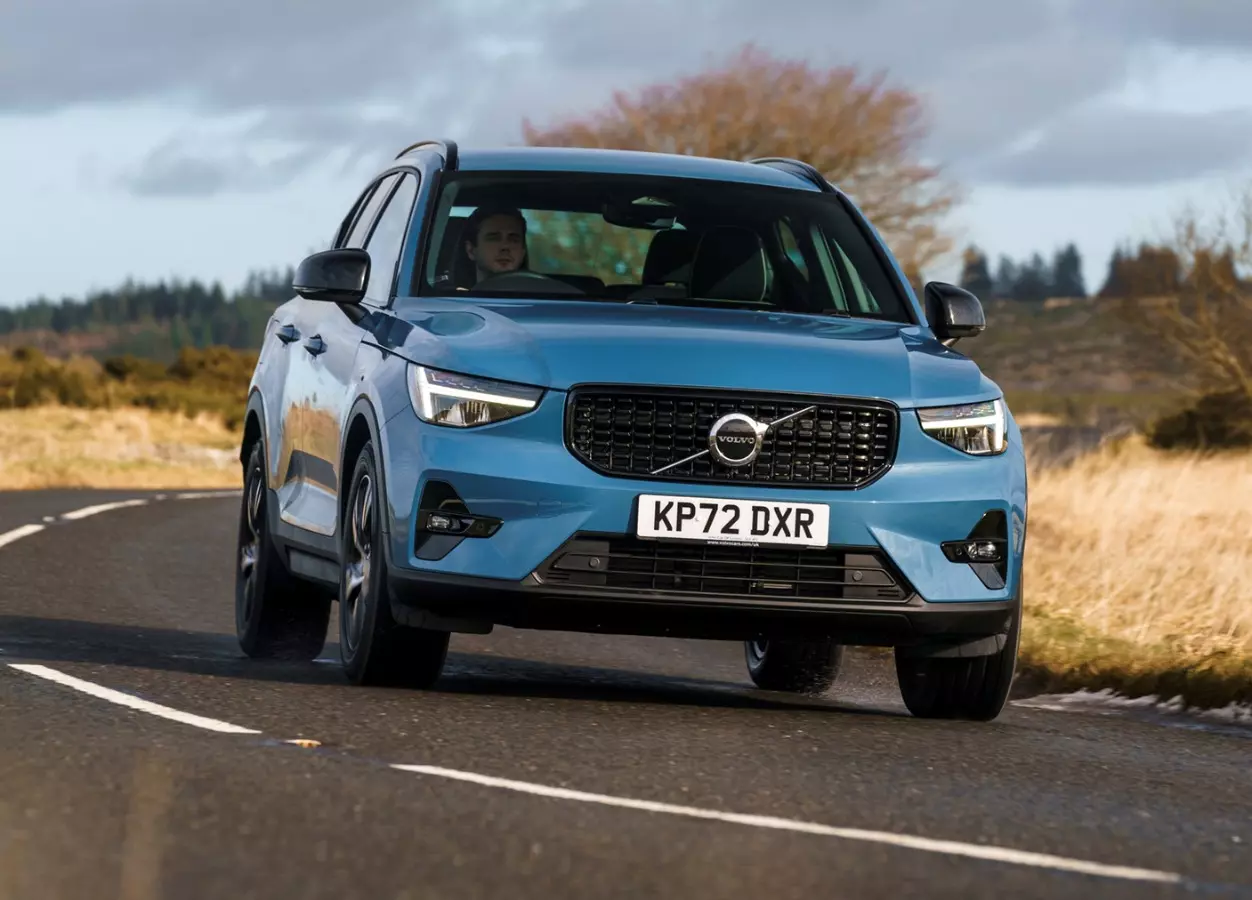 Volvo XC40 Teal, White, Yellow, 2023