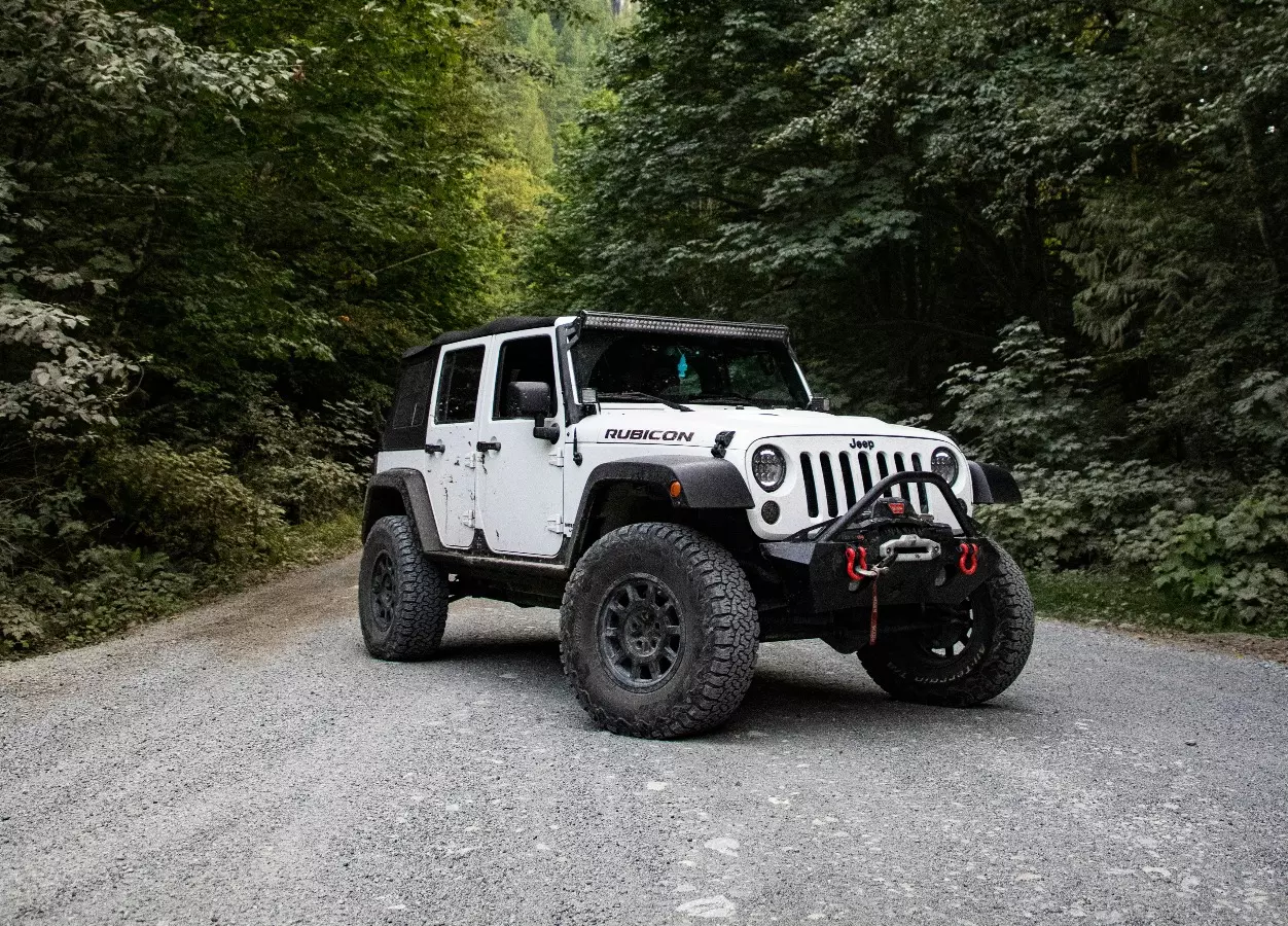 Mercedes Benz CLA200 Cherry Red, Gold, Green, 1901